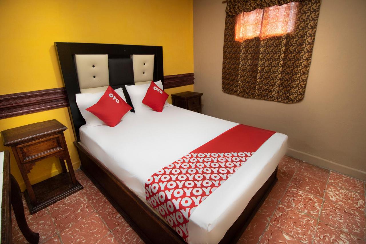 Hotel Casa De Huespedes Hidalgo เตฮัวกัน ภายนอก รูปภาพ