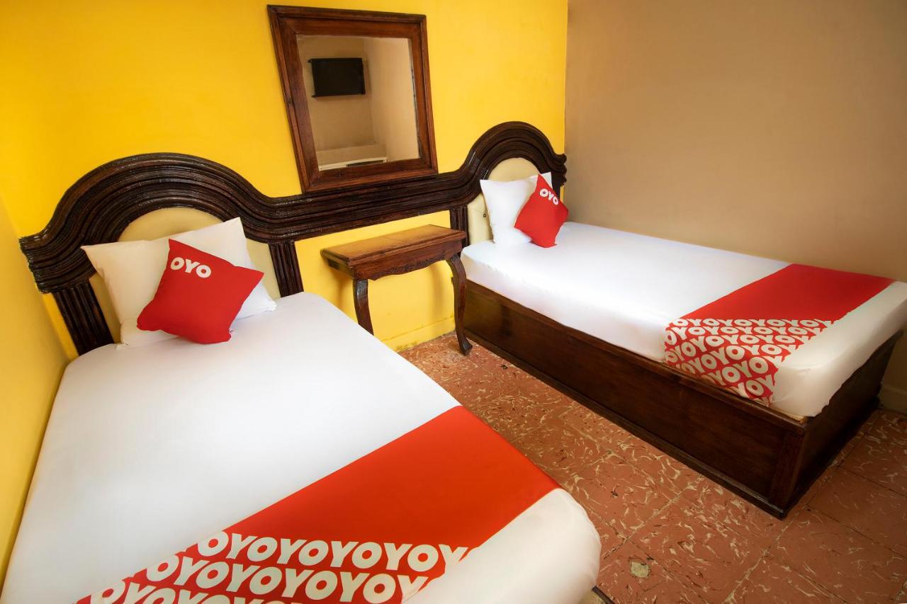 Hotel Casa De Huespedes Hidalgo เตฮัวกัน ภายนอก รูปภาพ