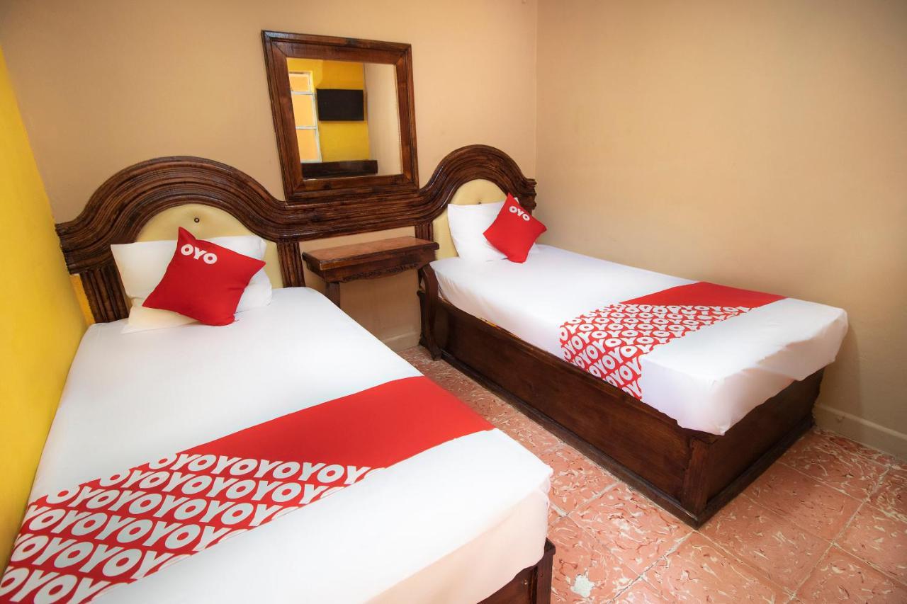 Hotel Casa De Huespedes Hidalgo เตฮัวกัน ภายนอก รูปภาพ